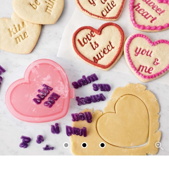 Sur La Table - Heart Cookie Cutter w/ Message Stamp set - Picture 2 of 6